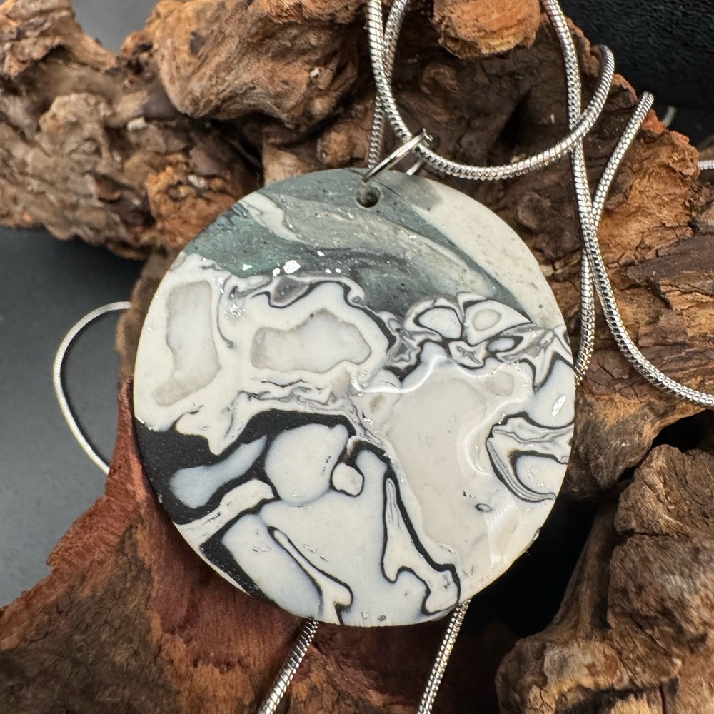 Elegant Marble Pendant Necklace